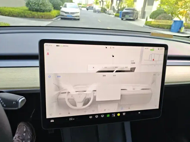 Tesla Model Y — Фото автомобиля 14