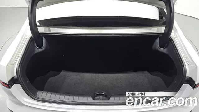 Hyundai Grandeur Grandeur (GN7) 2.5 Бензин 2WD — Фото автомобиля 20