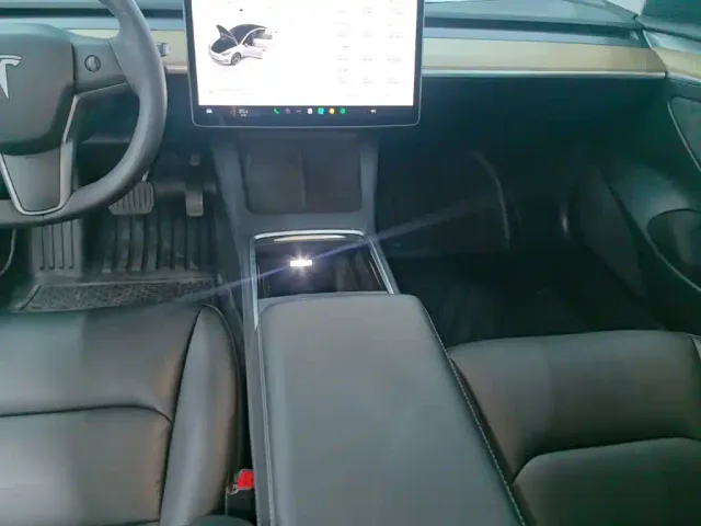 Tesla Model 3 — Фото автомобиля 13