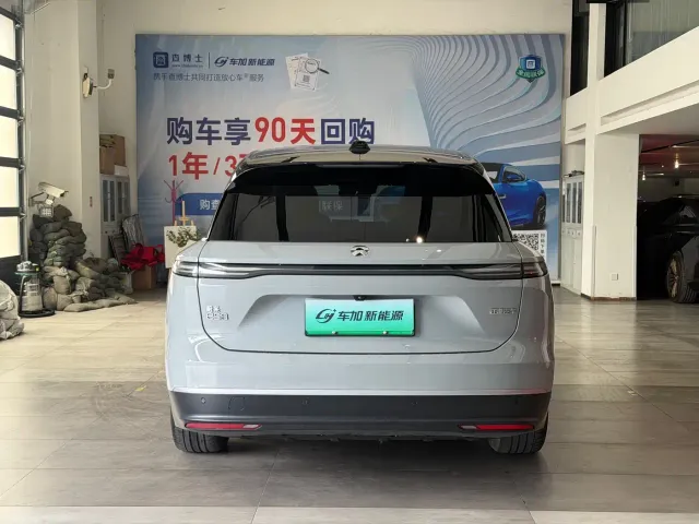 Nio ES8 — Фото автомобиля 5