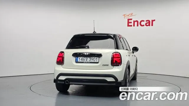 Mini Cooper Cooper 5 дверей Classic Launch Pack — Фото автомобиля 4