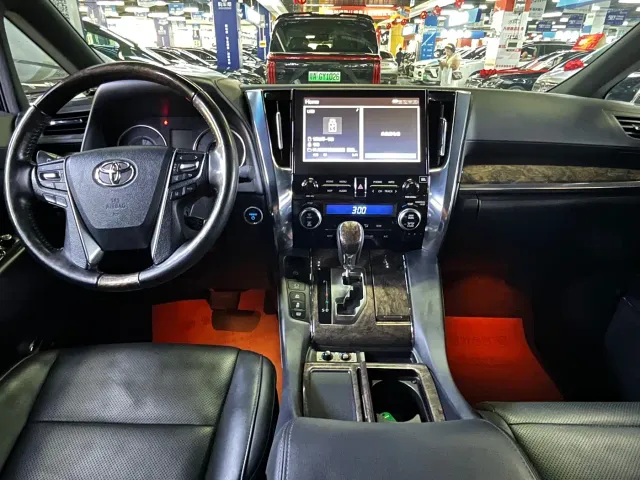 Toyota Vellfire — Фото автомобиля 4