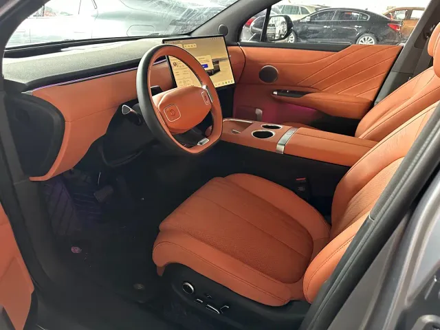 Changan Qiyuan E07 — Фото автомобиля 8
