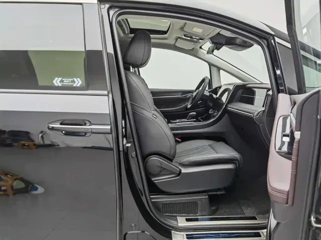 GAC Trumpchi M8 — Фото автомобиля 23