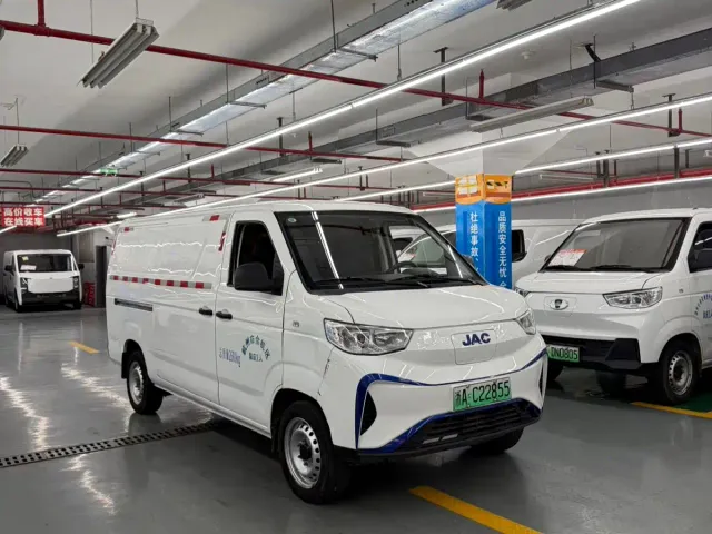 JAC Motors Blue Cat — Фото автомобиля 3