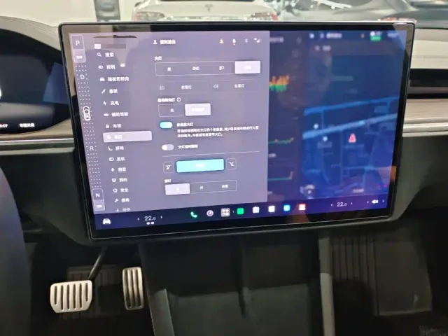 Tesla Model X — Фото автомобиля 12