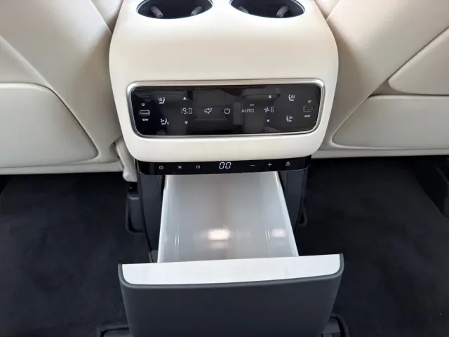 Li Auto MEGA — Фото автомобиля 10