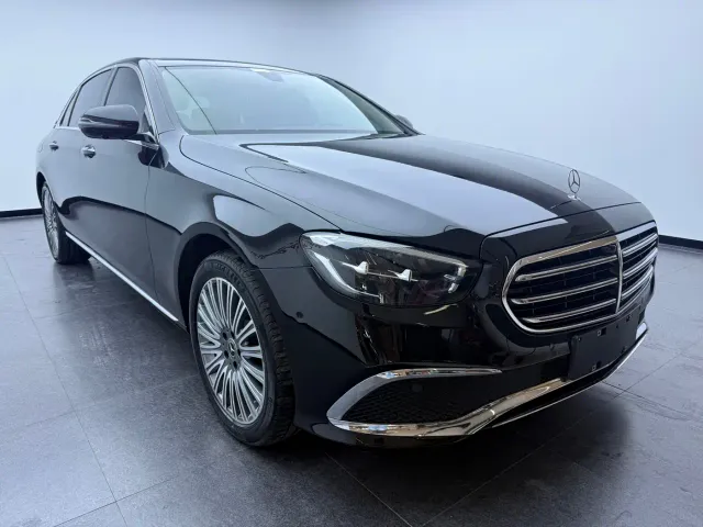 Mercedes-Benz E-Class — Фото автомобиля 3