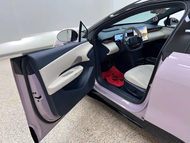 Lynk & Co Z20 — Фото автомобиля 12