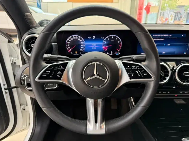 Mercedes-Benz A-Class — Фото автомобиля 11