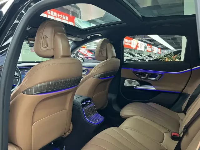 Mercedes-Benz E-Class — Фото автомобиля 11