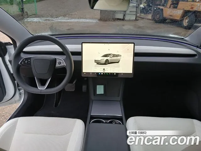 Tesla Model 3 — Фото автомобиля 7