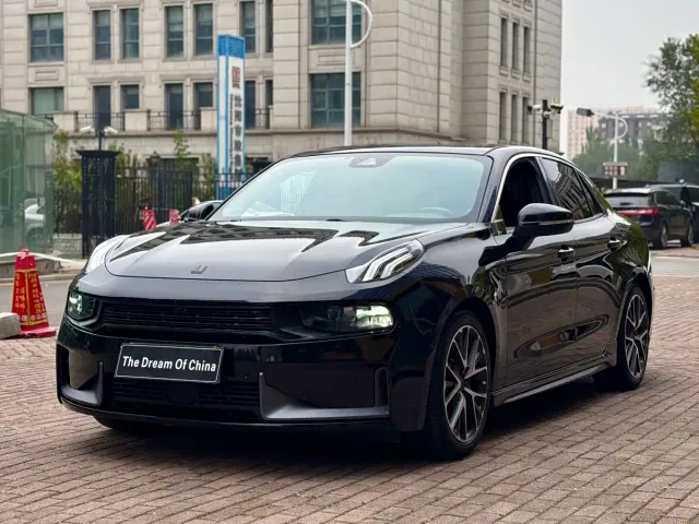 Фотография автомобиля — Lynk & Co 03