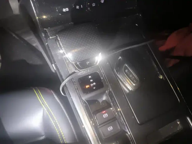 Roewe RX5 — Фото автомобиля 10