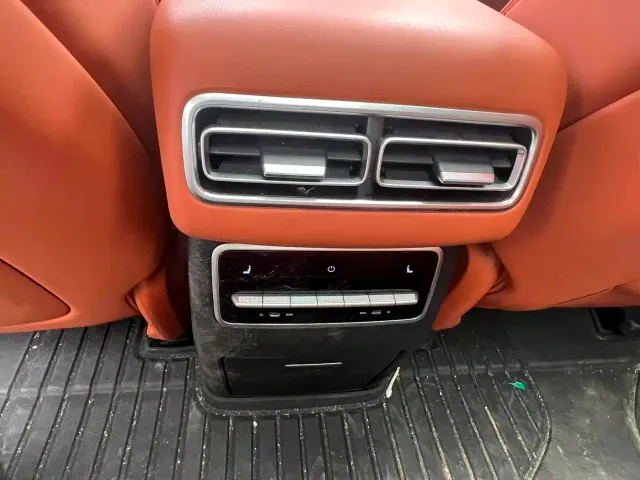 Li Auto L7 — Фото автомобиля 11