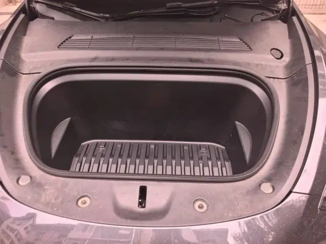 Tesla Model Y — Фото автомобиля 10