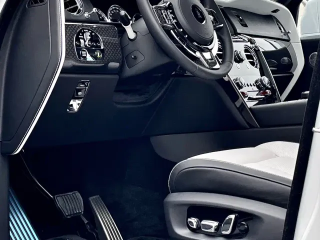 Rolls-Royce Cullinan — Фото автомобиля 14
