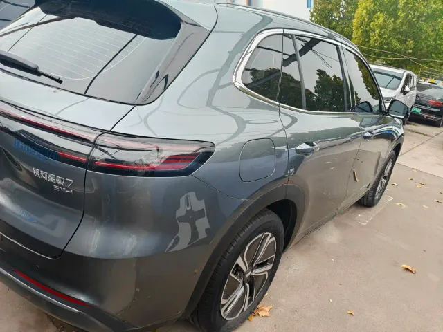 Geely Galaxy Starship 7 EM-i — Фото автомобиля 8