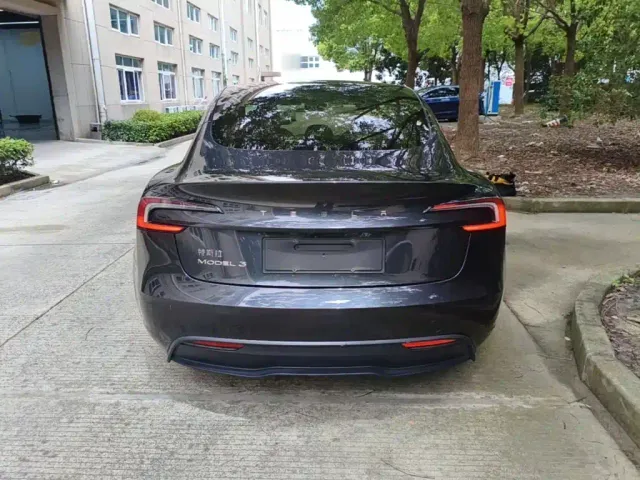 Tesla Model 3 — Фото автомобиля 3