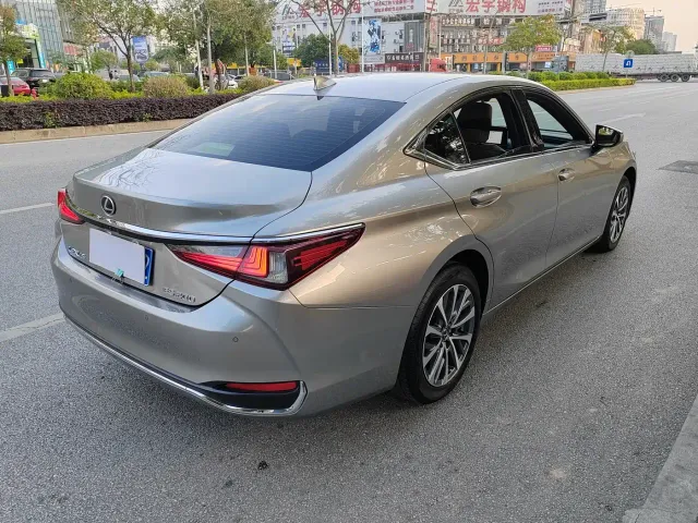 Lexus ES — Фото автомобиля 6