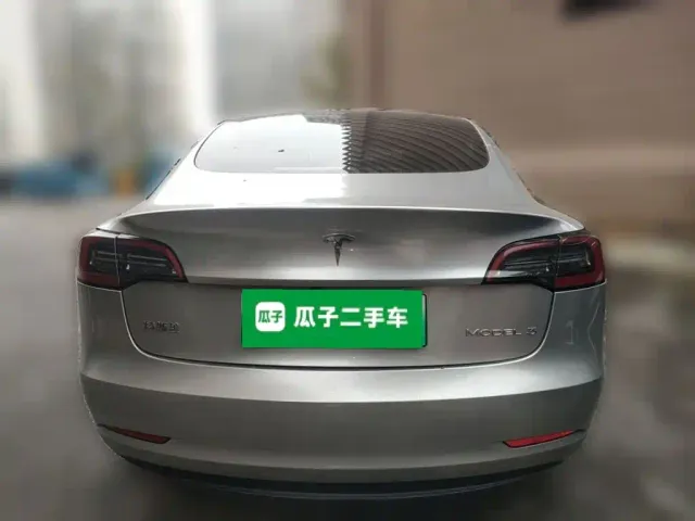 Tesla Model 3 — Фото автомобиля 5