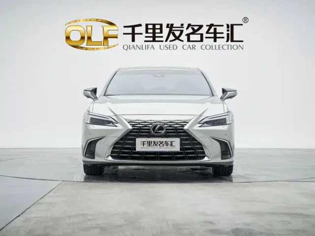 Lexus ES — Фото автомобиля 2