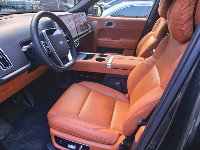 Li Auto L8 — Фото автомобиля 7