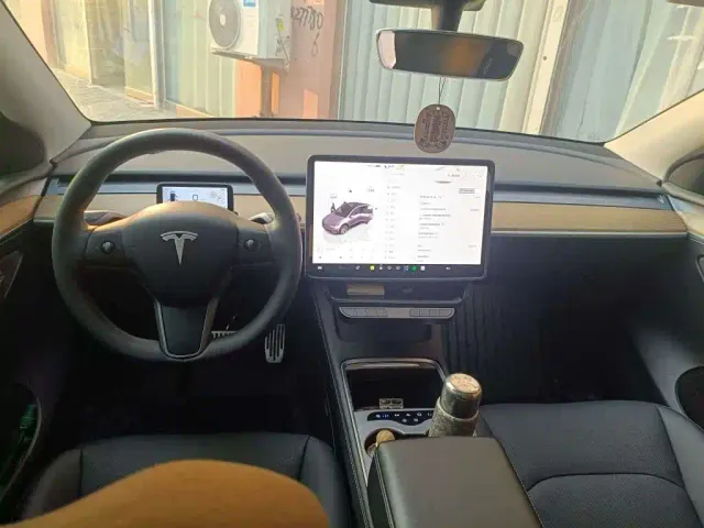 Tesla Model Y — Фото автомобиля 8