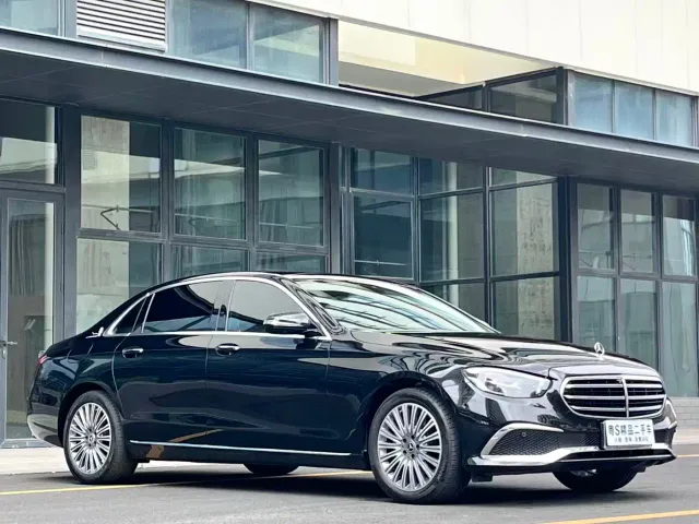 Mercedes-Benz E-Class — Фото автомобиля 3