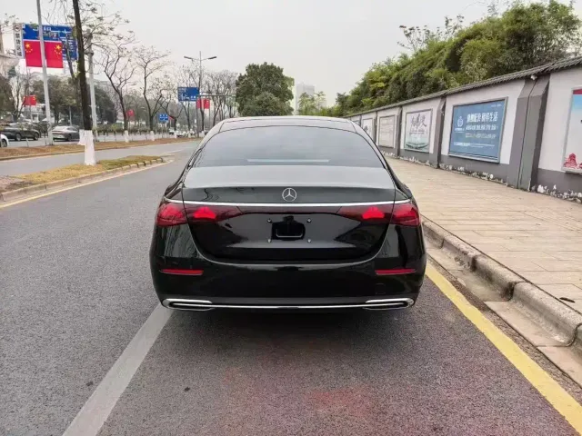 Mercedes-Benz E-Class — Фото автомобиля 8