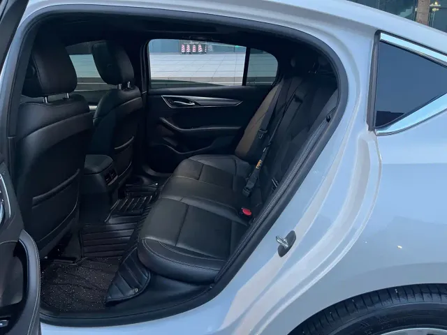Cadillac CT5 — Фото автомобиля 10