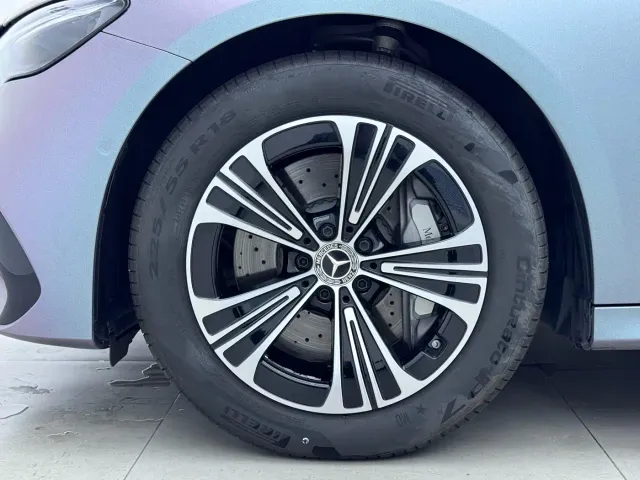 Mercedes-Benz E-Class — Фото автомобиля 18