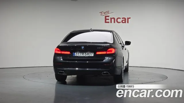 BMW 5-Series — Фото автомобиля 4