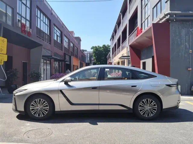 Lexus ES — Фото автомобиля 3