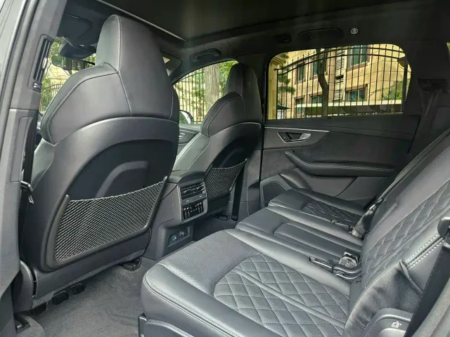 Audi SQ7 — Фото автомобиля 8