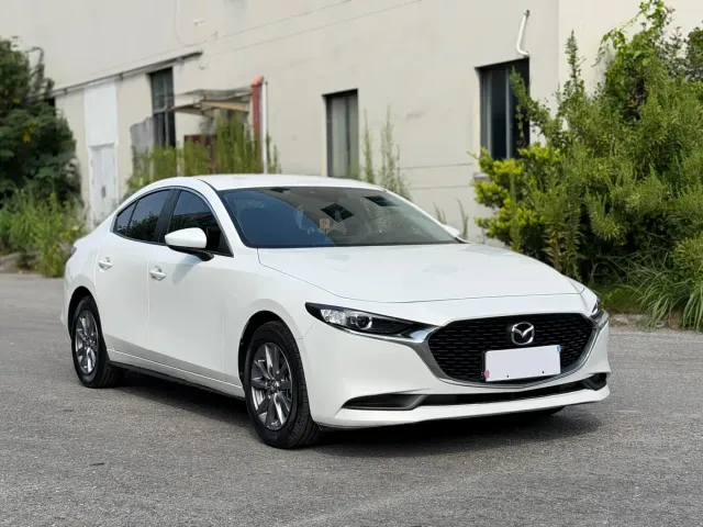 Mazda Axela — Фото автомобиля 3