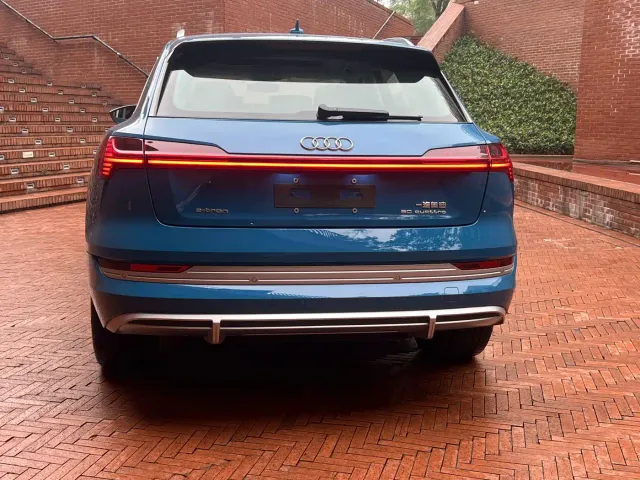 Audi e-tron — Фото автомобиля 8