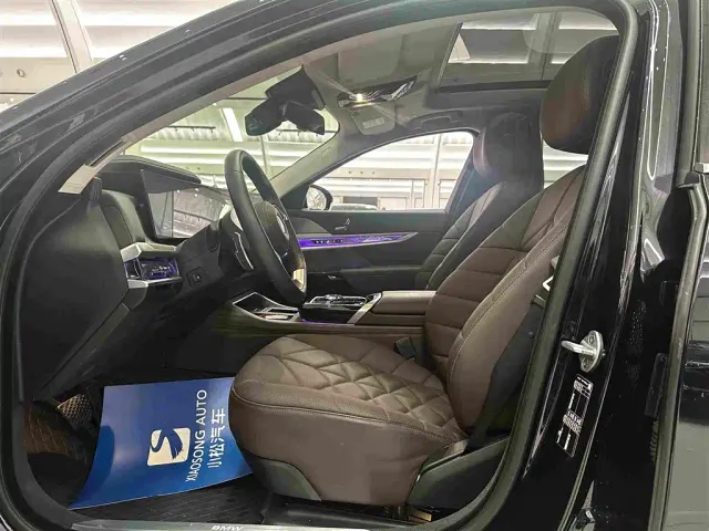 BMW 7 Series — Фото автомобиля 11