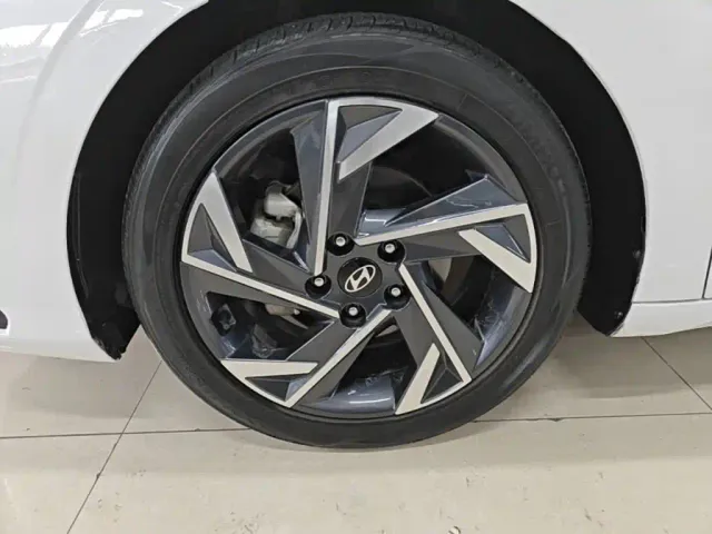 Hyundai Elantra — Фото автомобиля 22