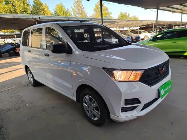 Wuling Hongguang — Фото автомобиля 3