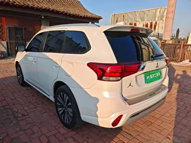 Mitsubishi Outlander — Фото автомобиля 4