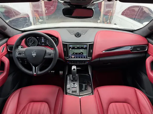 Maserati Levante — Фото автомобиля 4