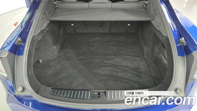 Tesla Model S — Фото автомобиля 16