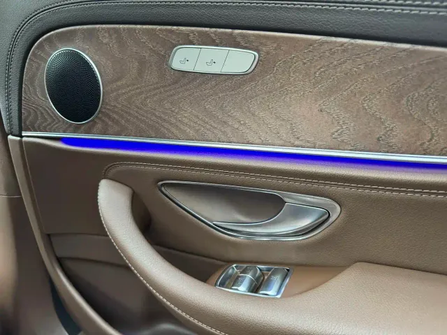 Mercedes-Benz E-Class — Фото автомобиля 18