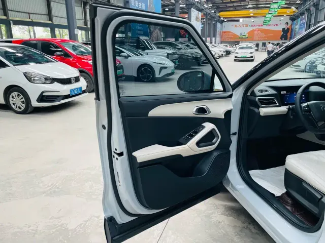BYD Yuan UP — Фото автомобиля 13