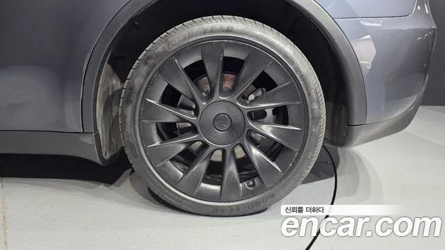 Tesla Model Y — Фото автомобиля 6