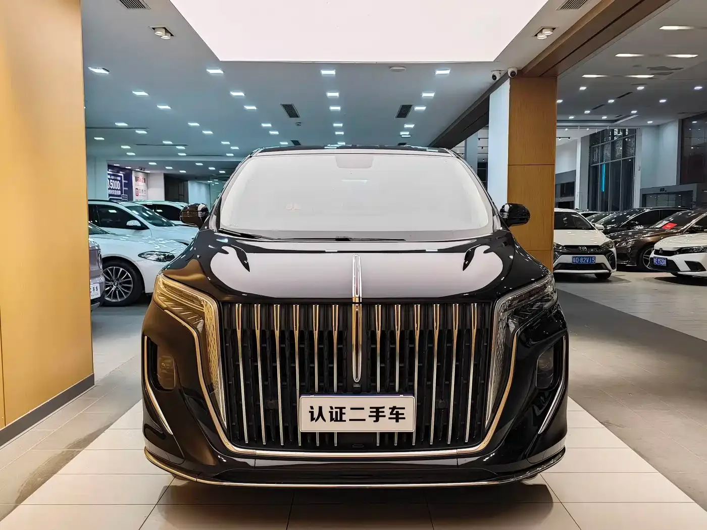 Hongqi Hongqi HQ9 2023 2.0T Smart Connect Flag Rhyme Edition — Фото автомобиля 3