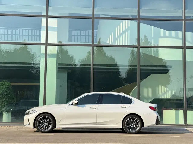 BMW 3 Series — Фото автомобиля 2