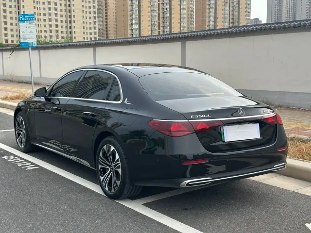 Mercedes-Benz E-Class — Фото автомобиля 7