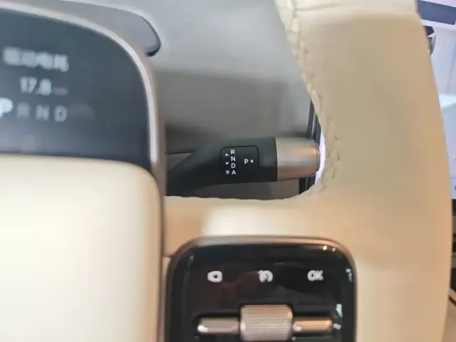 Li Auto Li Auto i6 2025 2WD Base Model — Фото автомобиля 13